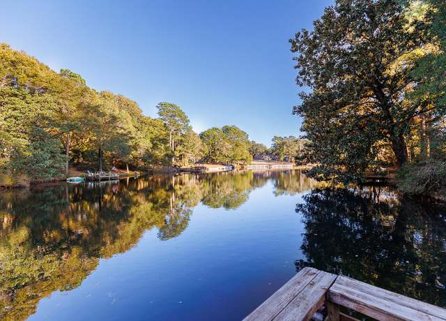 Property at 629 Carr Dr, Niceville, FL 32578, 4 beds, 3.5 baths
