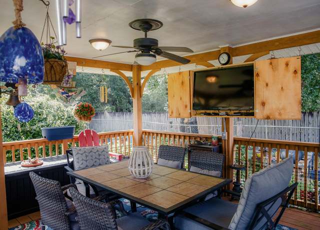 Property at 5543 Galaxy Dr, Crestview, FL 32539, 3 beds, 2 baths