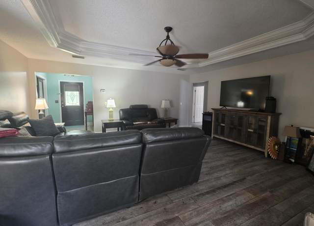 Property at 4 Windale Rd, Mary Esther, FL 32569, 3 beds, 2 baths