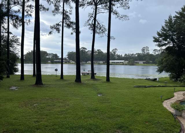Property at 4777 Meadow Lake Dr, Crestview, FL 32539, 4 beds, 2.5 baths