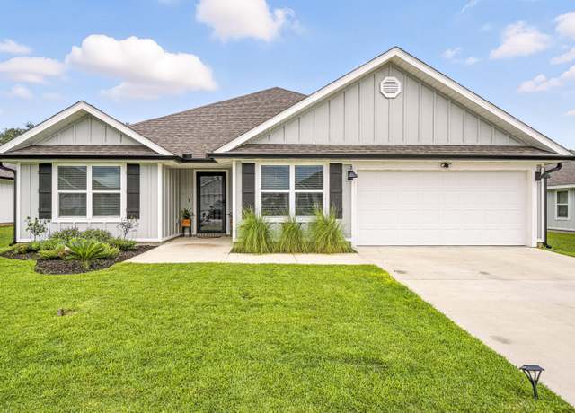 Property at 824 Otto Loop, Crestview, FL 32539, 5 beds, 3 baths