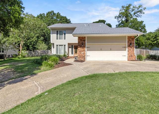 Property at 2317 Canal Dr, Niceville, FL 32578, 5 beds, 2.5 baths