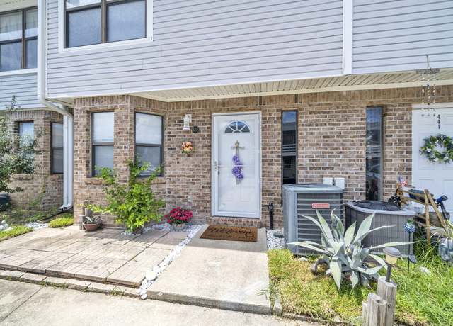 Property at 439 Waterway Ln, Fort Walton Beach, FL 32547, 2 beds, 2.5 baths