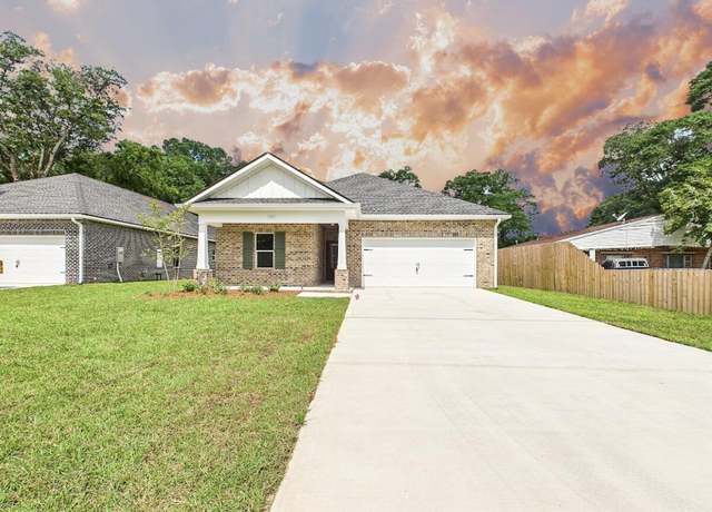 Property at 1472 Cypress St, Niceville, FL 32578, 5 beds, 3 baths