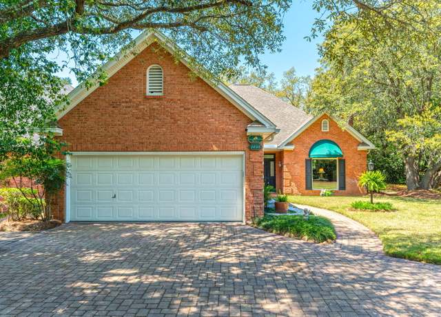 Property at 1498 Oakmont Pl, Niceville, FL 32578, 4 beds, 2.5 baths
