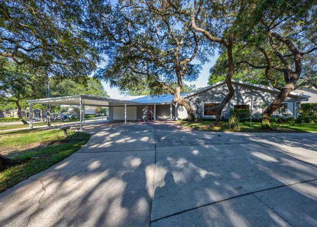 Property at 235 NW Linstew Dr, Fort Walton Beach, FL 32548, 4 beds, 3.5 baths