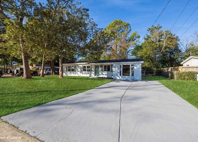 Property at 631 Stonehenge Dr, Mary Esther, FL 32569, 4 beds, 2 baths