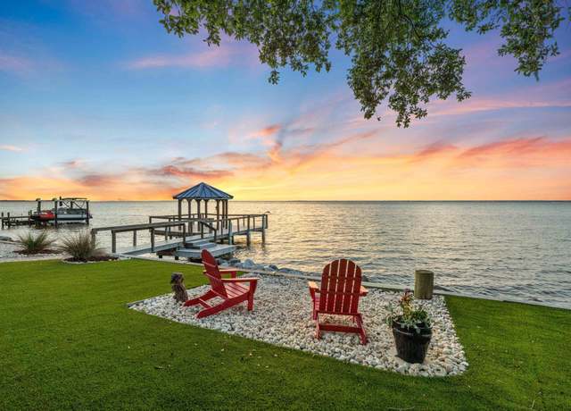 Property at 411 Calhoun Ave, Destin, FL 32541, 4 beds, 2.5 baths