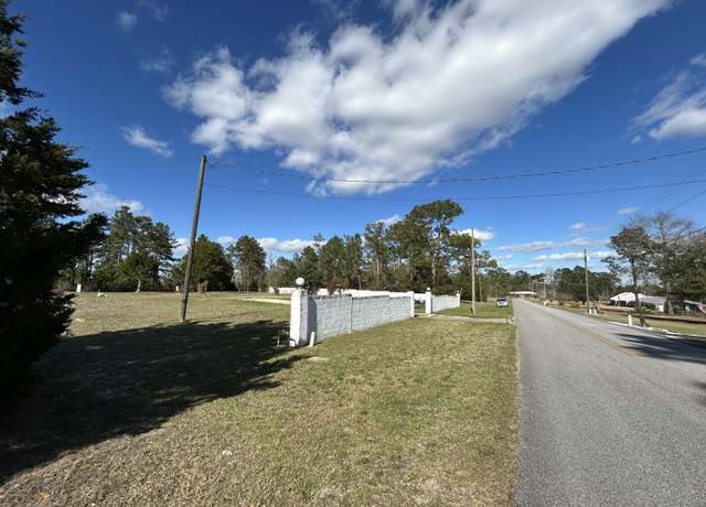 Property at 327 Ten Lake Dr, FL 32433