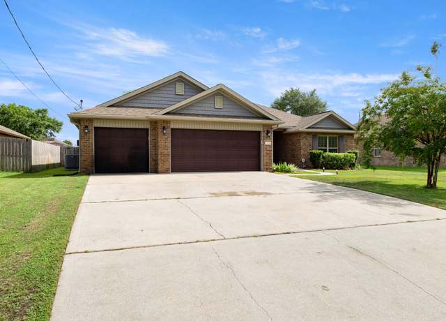Property at 8324 Randall Dr, Navarre, FL 32566, 4 beds, 2.5 baths