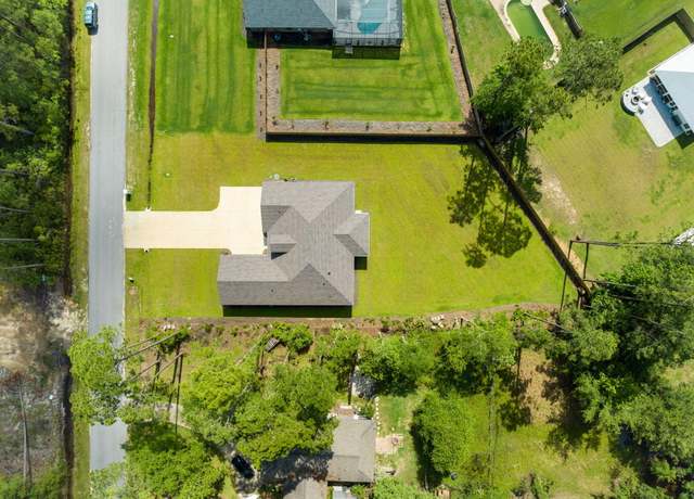 Property at 76 Dover Ln, Freeport, FL 32439, 4 beds, 3 baths