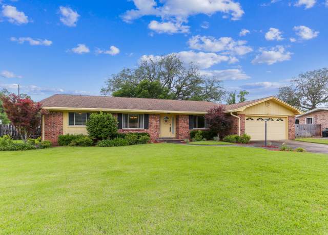 Property at 4 NE Earl's Ct, Fort Walton Beach, FL 32547, 3 beds, 2 baths