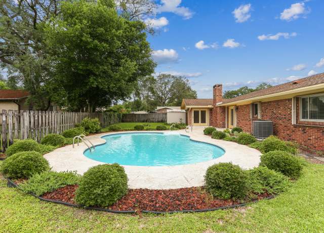 Property at 4 Earl's Ct, Fort Walton Beach, FL 32547, 3 beds, 2 baths