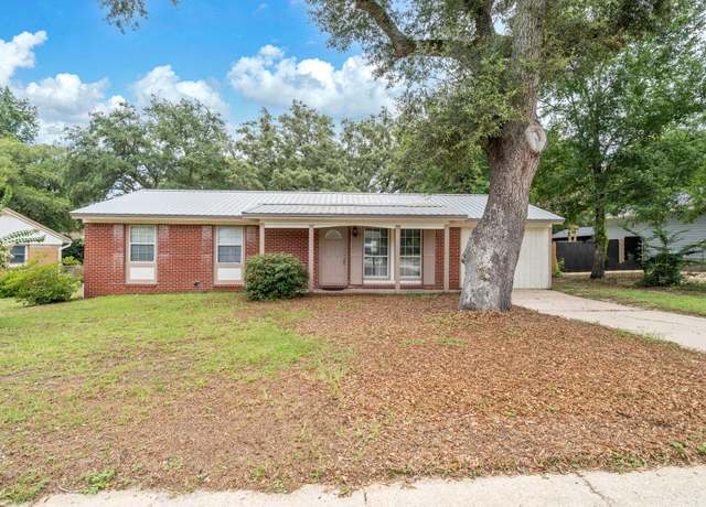 Property at 207 22nd St, Niceville, FL 32578, 3 beds, 1 bath