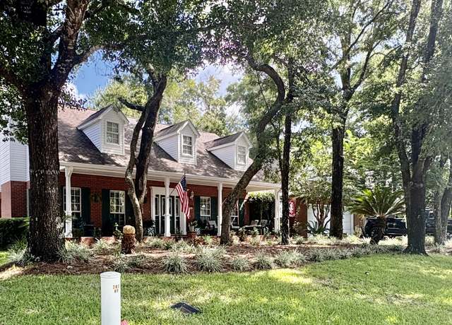Property at 4451 Woodbridge Rd, Niceville, FL 32578, 4 beds, 2.5 baths