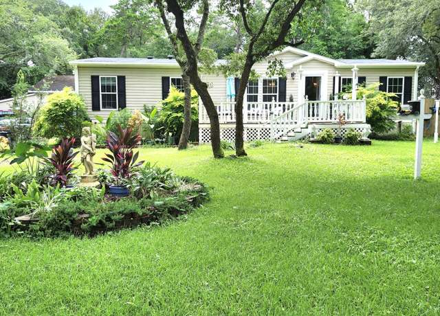 Property at 770 Lloyd St, Fort Walton Beach, FL 32547, 4 beds, 2 baths