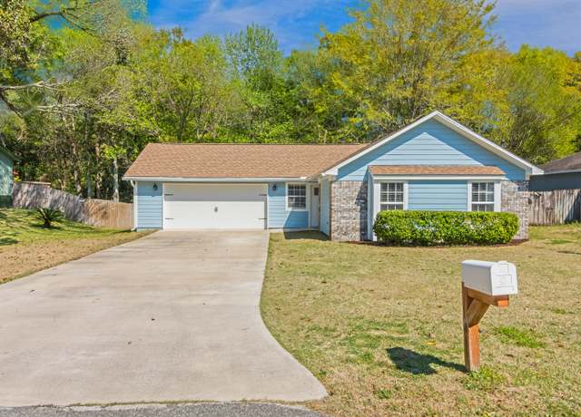 Property at 511 Oak Ave, Niceville, FL 32578, 4 beds, 2 baths