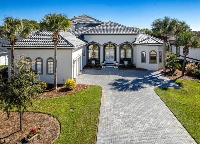 Property at 910 Emerald Bay Dr, Destin, FL 32541, 4 beds, 3.5 baths