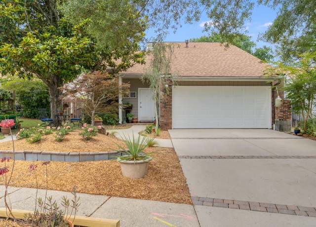 Property at 1002 Alderwood Way, Niceville, FL 32578, 3 beds, 2 baths