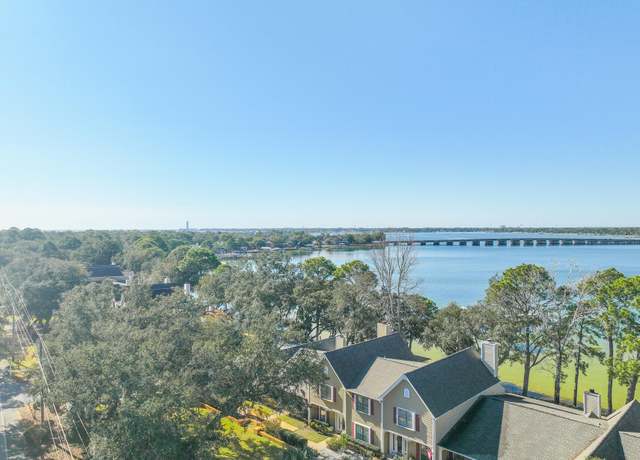 Property at 285 Shalimar Dr, Shalimar, FL 32579, 2 beds, 2 baths