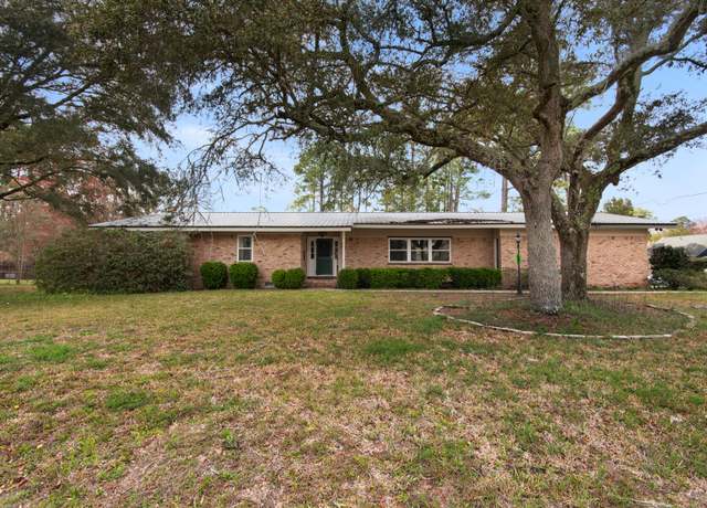 Property at 2172 Bayshore Dr, Niceville, FL 32578, 4 beds, 2 baths