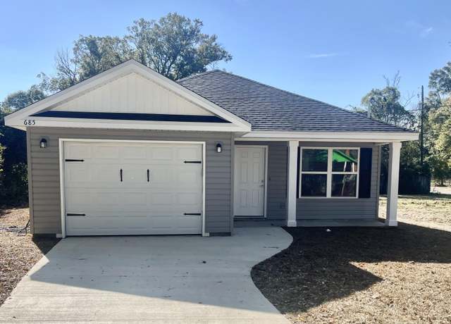 Property at 685 W Walnut Ave, Crestview, FL 32536, 3 beds, 2 baths