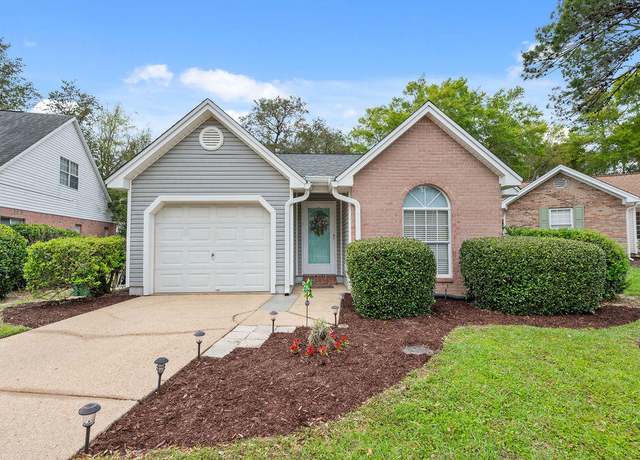 Property at 135 Parkwood Dr, Niceville, FL 32578, 3 beds, 2 baths