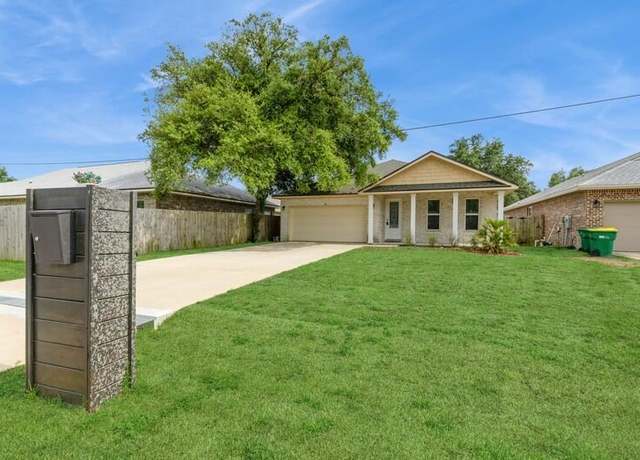 Property at 26 10Th Ave, Shalimar, FL 32579, 4 beds, 3 baths