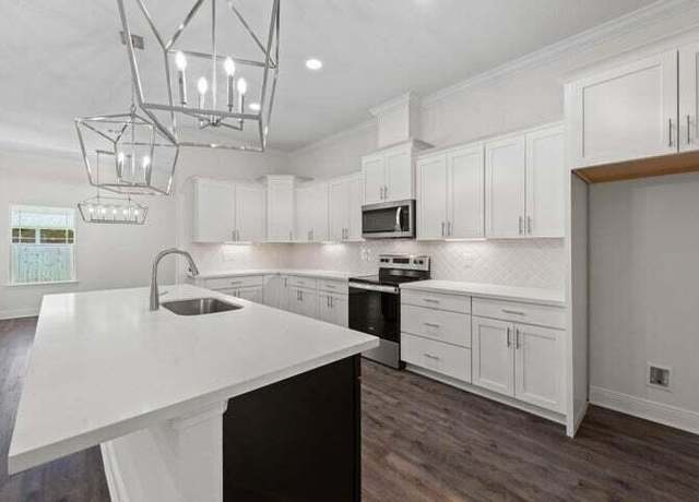 Property at 3334 Santa Rosa Dr, Gulf Breeze, FL 32563, 5 beds, 3 baths