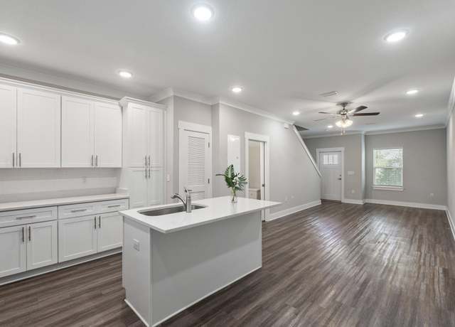 Property at 294 Date Palm Ln, Freeport, FL 32439, 3 beds, 2.5 baths