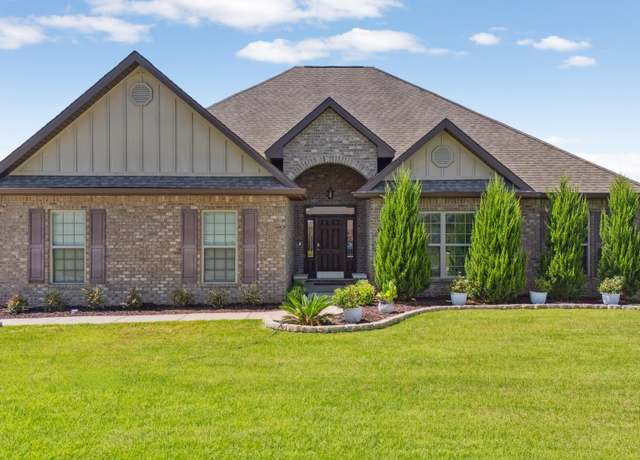 Property at 511 Gadwell St, Crestview, FL 32539, 5 beds, 3 baths