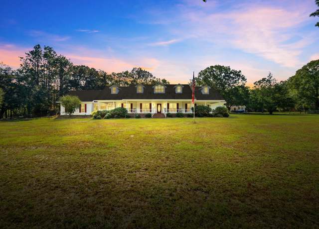 Property at 5563 Douglas Ferry Rd, Caryville, FL 32427, 3 beds, 2 baths
