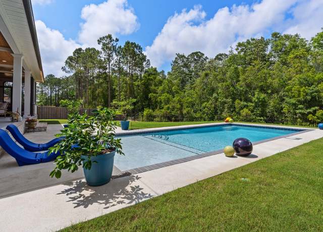 Property at 112 Revana Way, Freeport, FL 32439, 4 beds, 3 baths