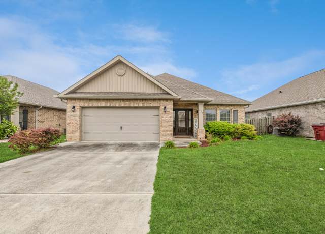 Property at 677 Teal St, Crestview, FL 32539, 3 beds, 2 baths