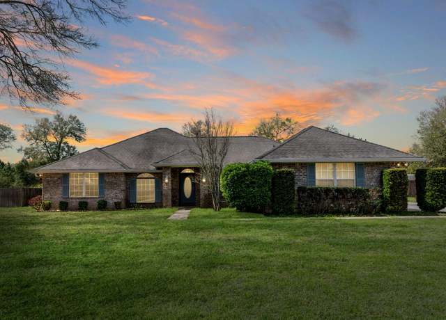 Property at 9137 Iron Gate Blvd, Milton, FL 32570, 5 beds, 3 baths