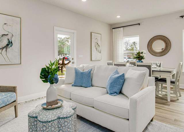Property at 2507 Cliff Hollow Cir, Gulf Breeze, FL 32563, 3 beds, 2.5 baths