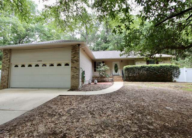 Property at 5846 E Dogwood Dr, Crestview, FL 32539, 3 beds, 2 baths