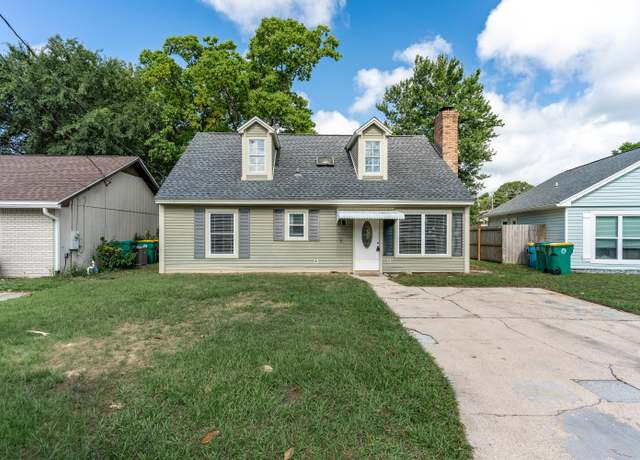 Property at 636 Lloyd St, Fort Walton Beach, FL 32547, 3 beds, 2 baths