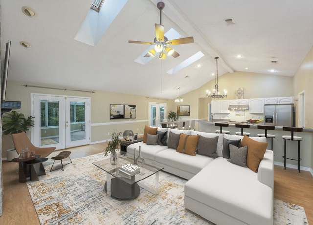 Property at 734 Riva Ridge Dr, Crestview, FL 32539, 4 beds, 2 baths