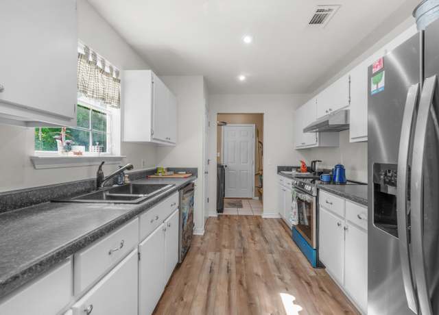 Property at 3616 George Ln, Navarre, FL 32566, 3 beds, 2 baths