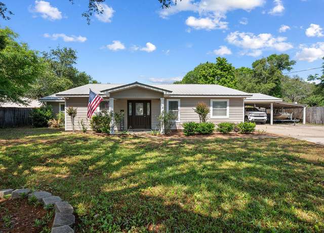 Property at 1452 Live Oak St, Niceville, FL 32578, 4 beds, 3 baths