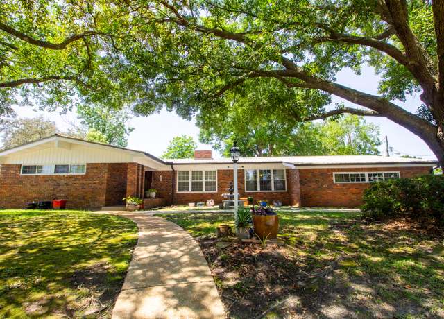 Property at 210 NW Pleasant St, Fort Walton Beach, FL 32548, 4 beds, 3 baths