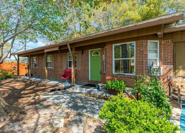 Property at 4 7Th St, Shalimar, FL 32579, 4 beds, 2 baths