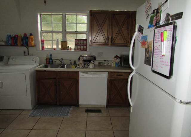 Property at 64 W Live Oak Ave, FL 32435, 3 beds, 2 baths