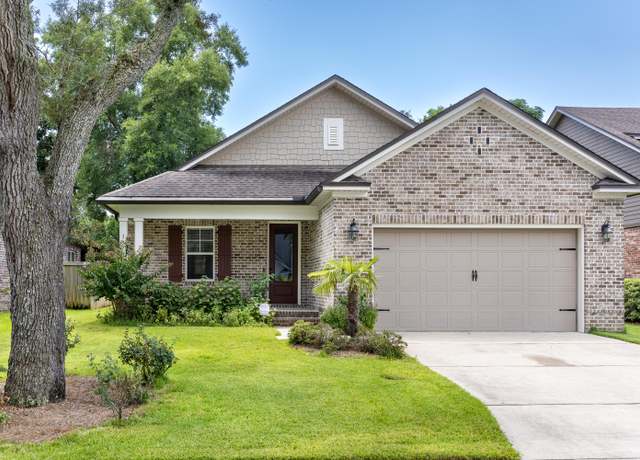 Property at 1970 Hattie Mae Ln, Niceville, FL 32578, 4 beds, 2.5 baths
