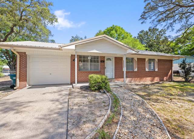 Property at 201 21St St, Niceville, FL 32578, 3 beds, 1.5 baths