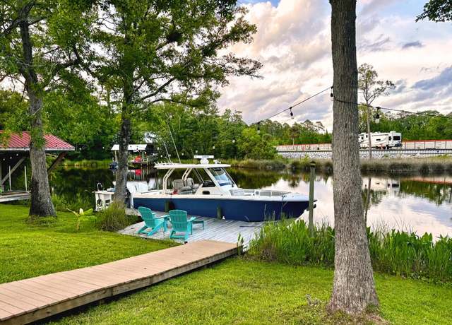 Property at 168 Waterside Ln, Freeport, FL 32439, 3 beds, 2 baths
