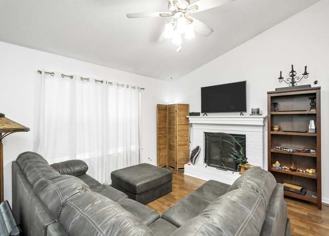 Property at 237 Indian Oaks Dr, Destin, FL 32541, 2 beds, 2 baths