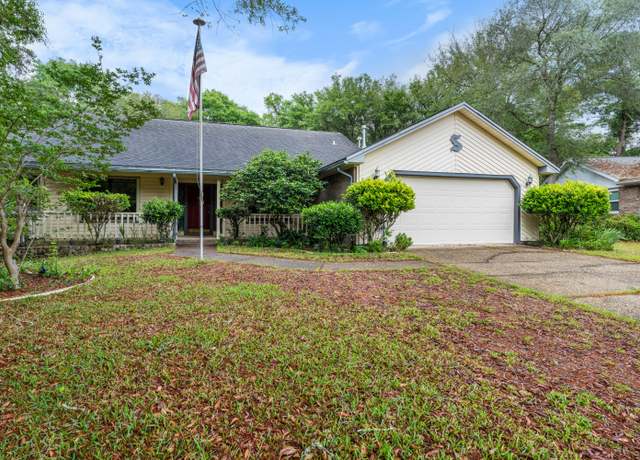 Property at 102 Bermuda Way, Niceville, FL 32578, 3 beds, 2 baths