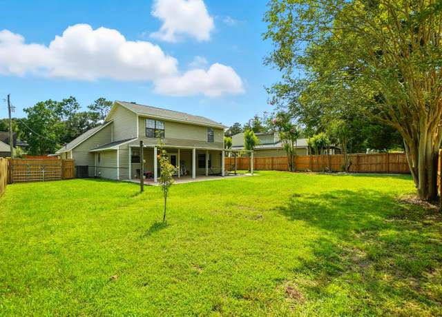 Property at 113 Palmetto Dr, Crestview, FL 32539, 3 beds, 2.5 baths